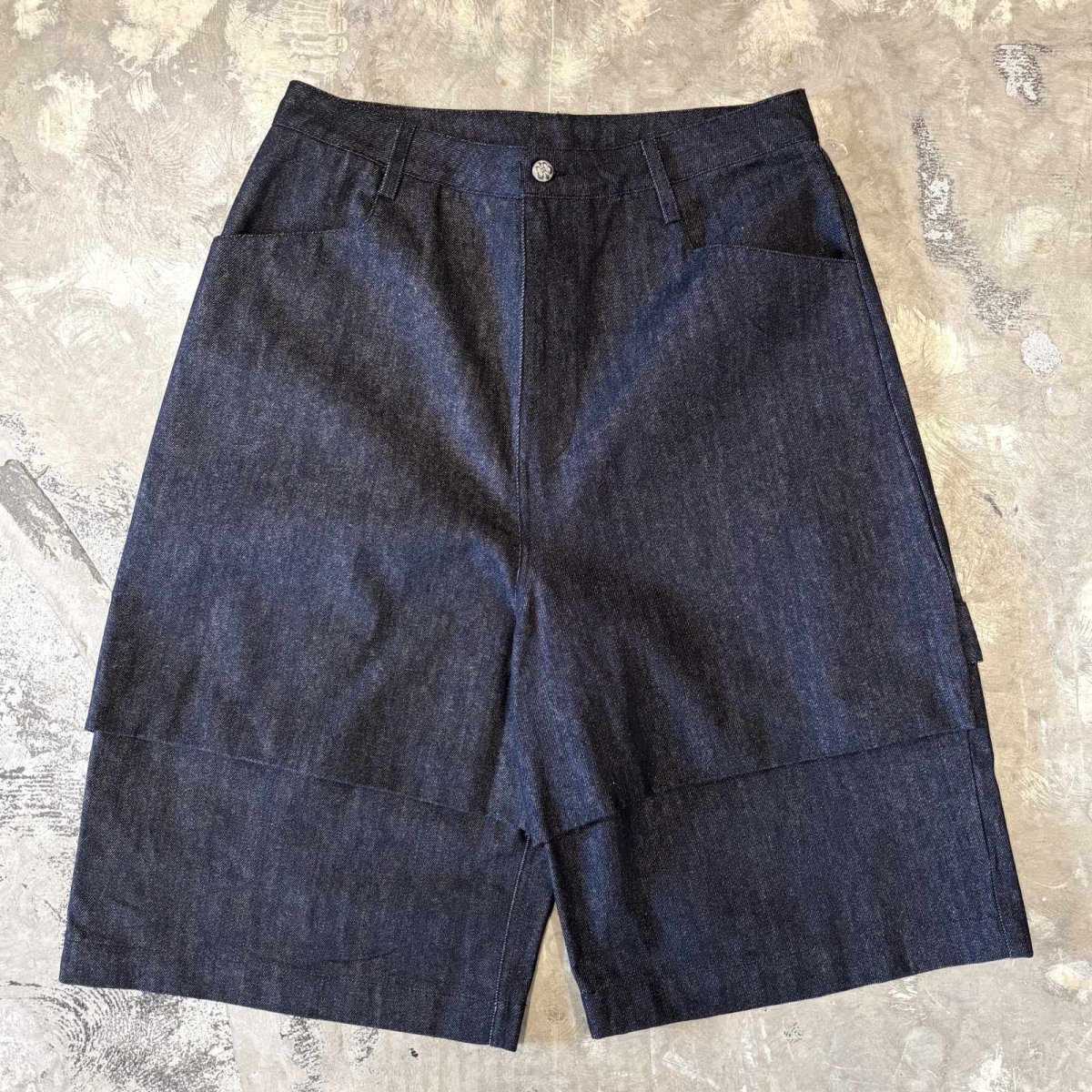 画像1: WIDE SILHOUETTE BLACK DENIM PAINTER SHORTS / W33 (1)