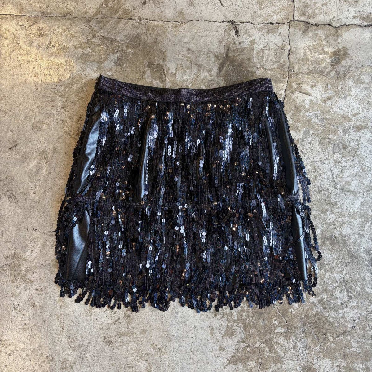 画像1: BLACK SEQUINS FRINGE DESIGN SKIRT / W24~W30 (1)
