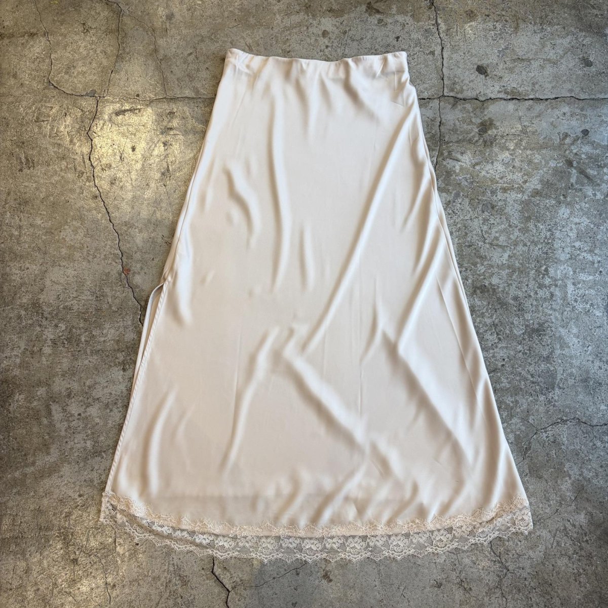 画像2: HEM LACE LINGERIE DESIGN SLIT LONG SKIRT / W30~W39 (2)