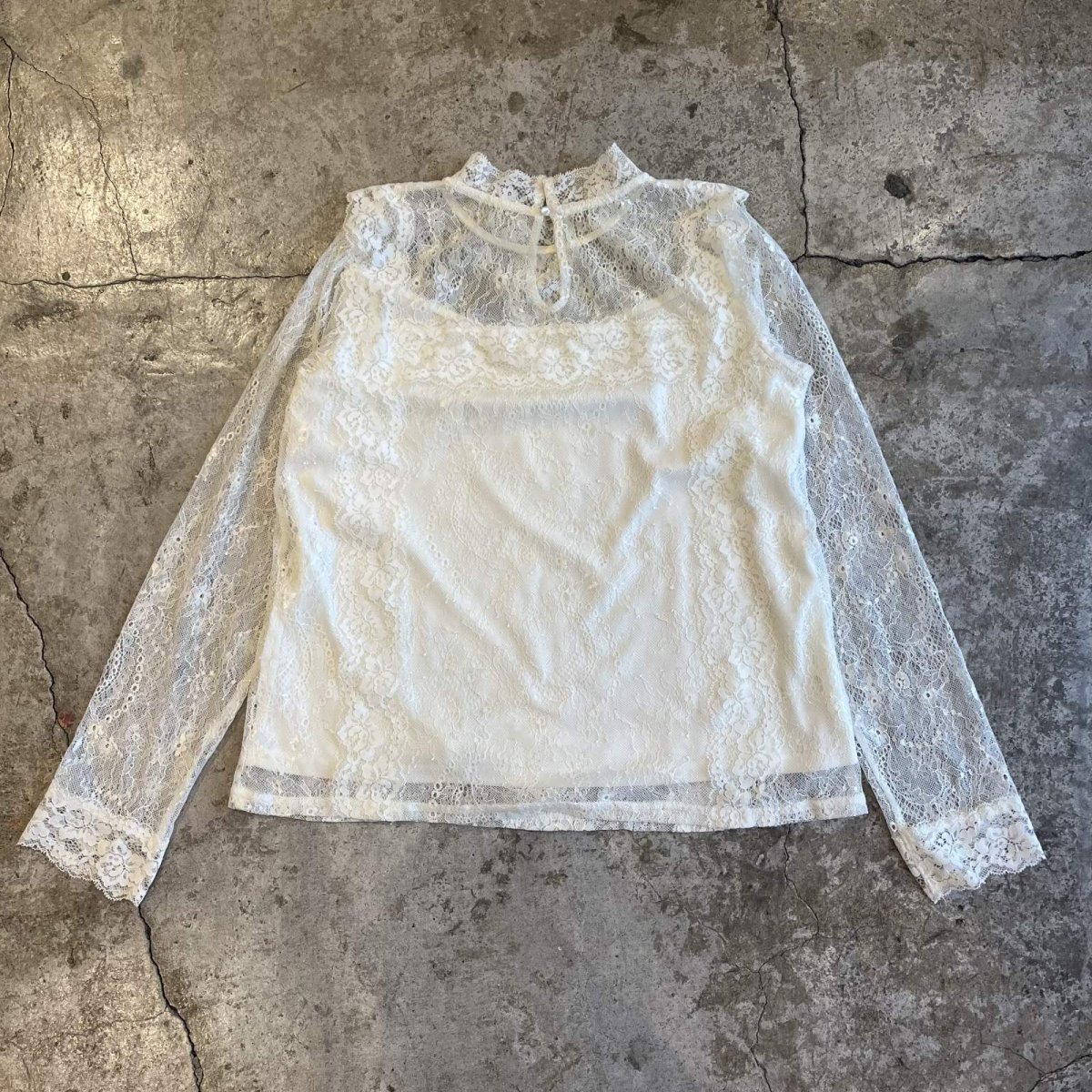 画像2: ALL OVER LACE PATTERN HALF NECE DESIGN L/S TOPS / Ladies M (2)