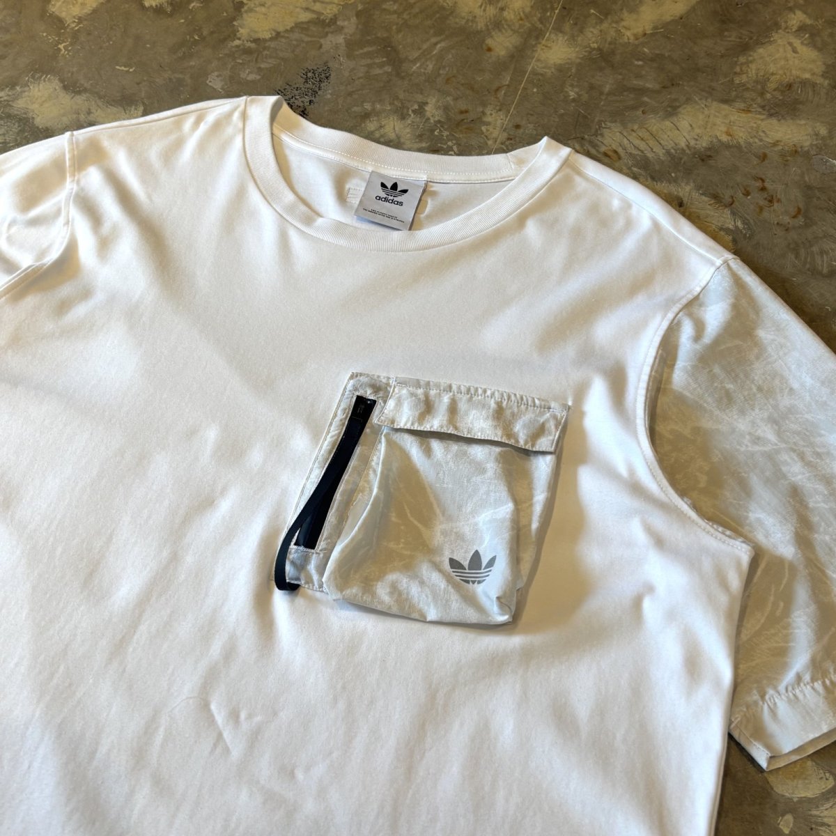 画像4: "adidas" SLEEVE SWITCHED POCKET S/S TEE / Mens M (4)
