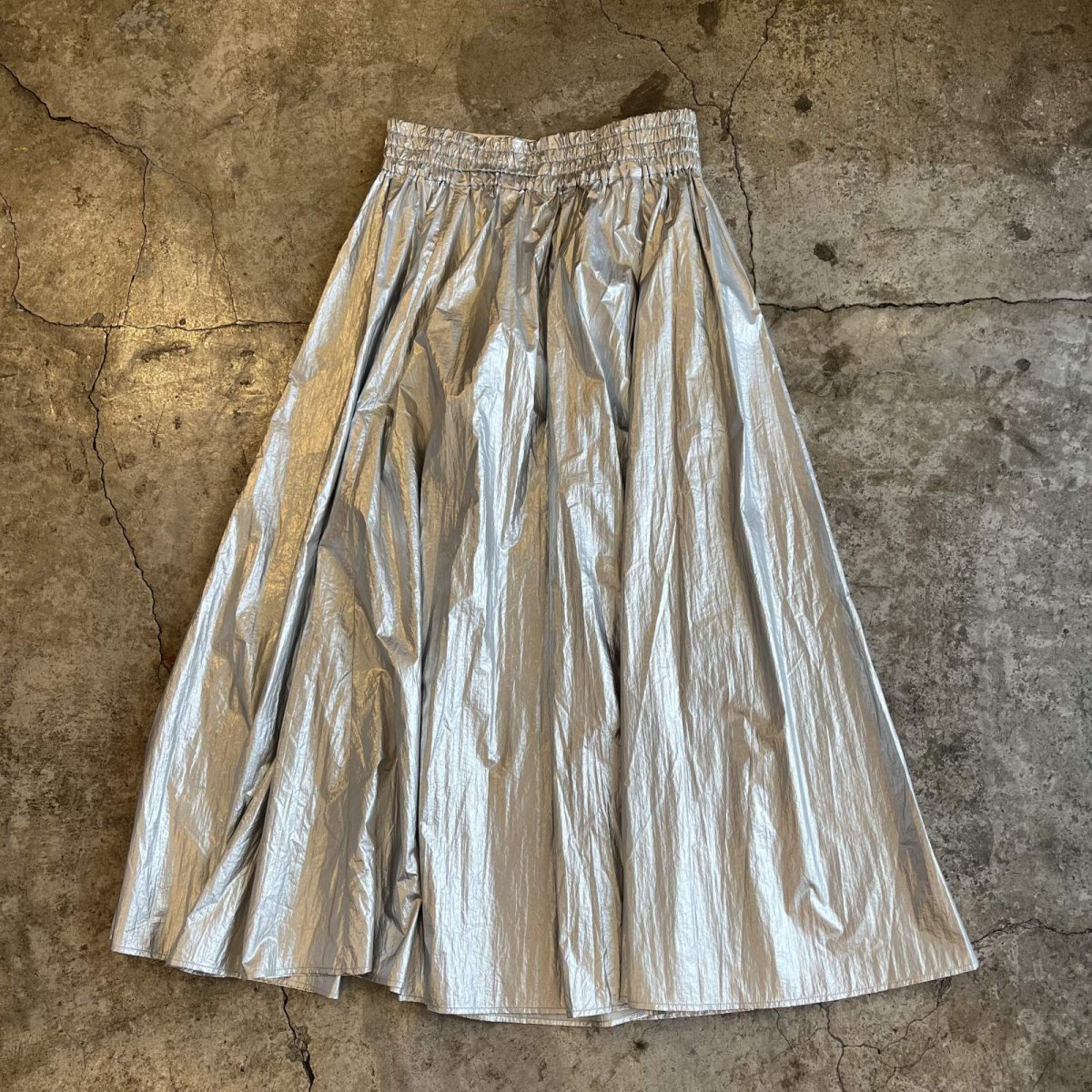 画像2: METALLIC COLOR FLARE DESIGN PAPER LONG SKIRT / W29~W31 (2)