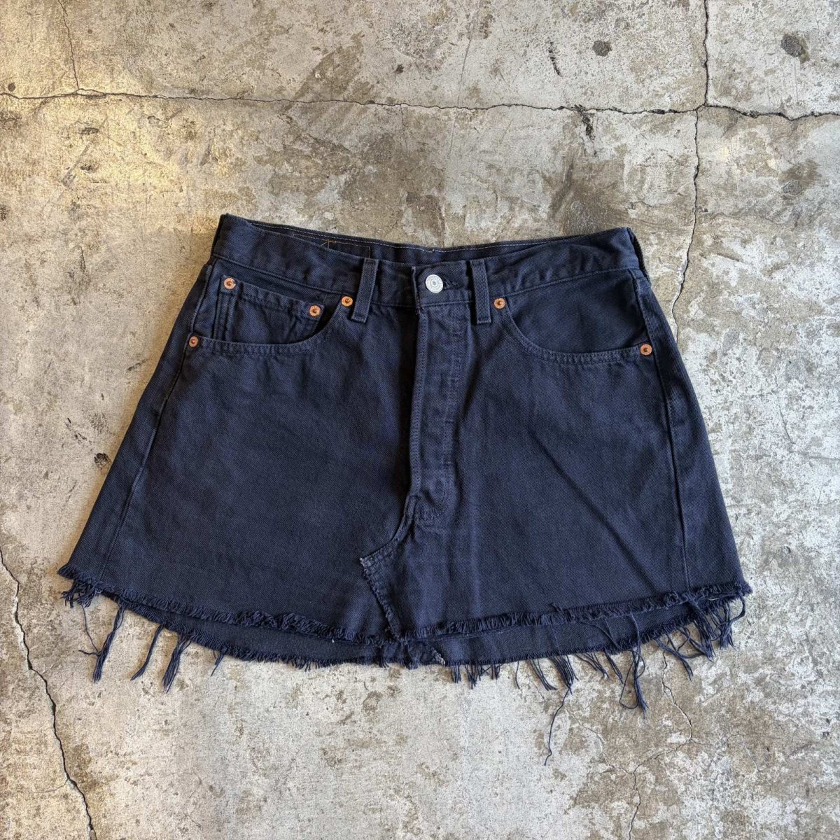 画像1: 【LEVI'S】CUT OFF DESIGN BLACK COLOR SKIRT / W31(W30) (1)