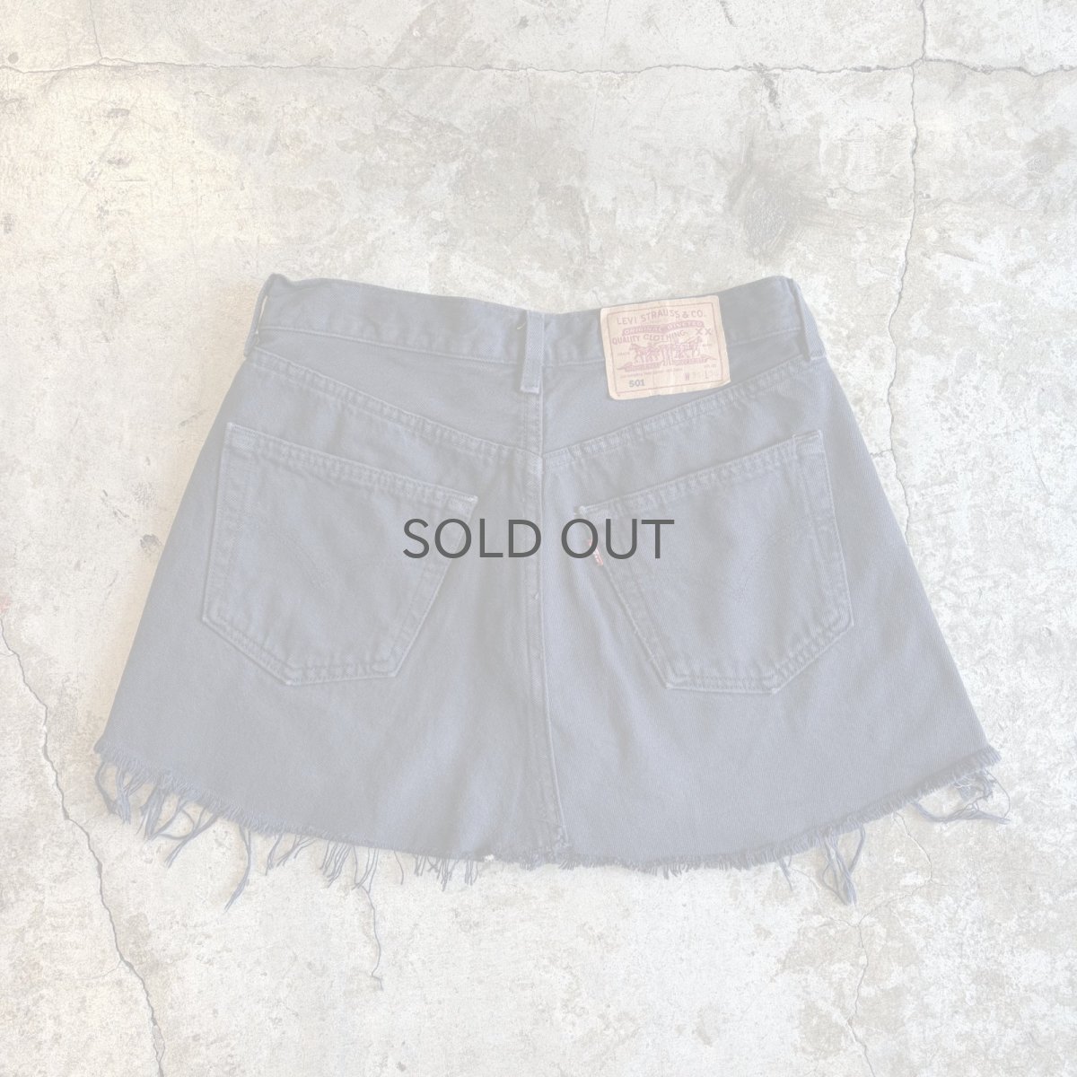 画像2: 【LEVI'S】CUT OFF DESIGN BLACK COLOR SKIRT / W31(W30) (2)