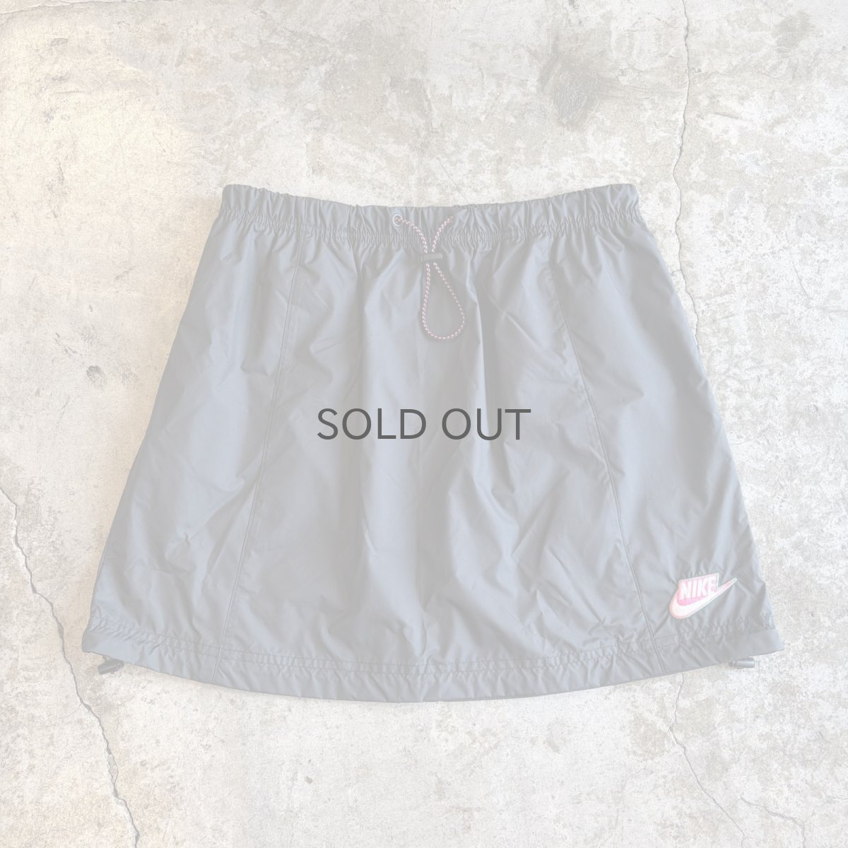画像1: 【NIKE】DRAW CORD DESIGN BLACK COLOR NYLON SKIRT / FREE~W35(M) (1)