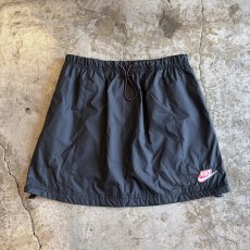 画像1: 【NIKE】DRAW CORD DESIGN BLACK COLOR NYLON SKIRT / FREE~W35(M) (1)