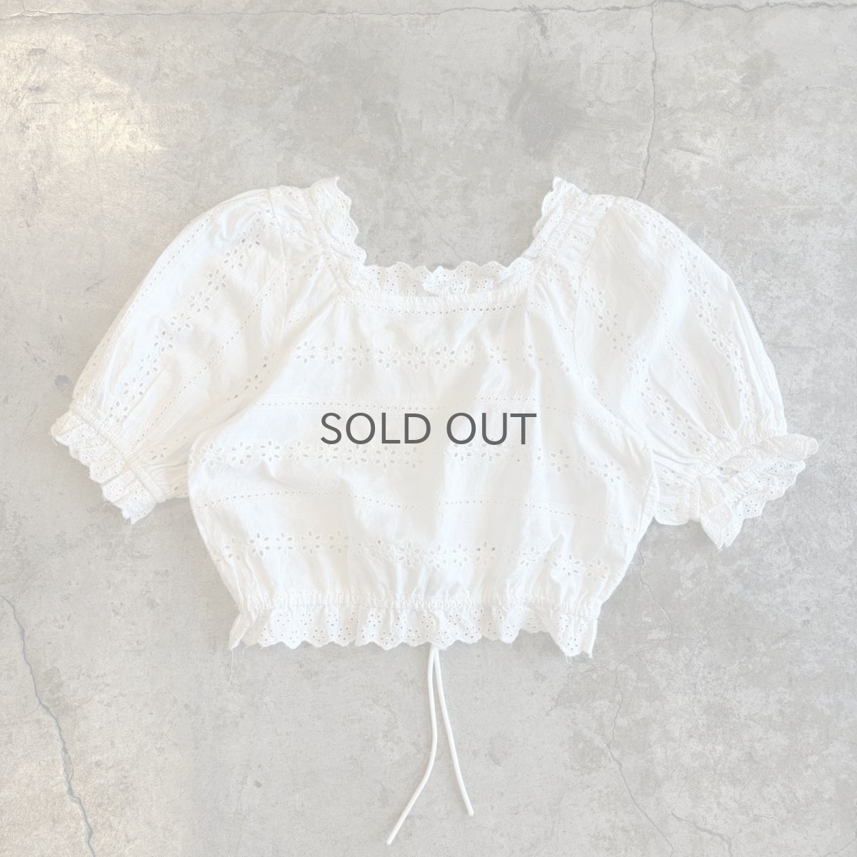 画像2: FRONT GATHER PUNCHING LACE FRILL DESIGN SHORT S/S TOPS / Ladies S (2)