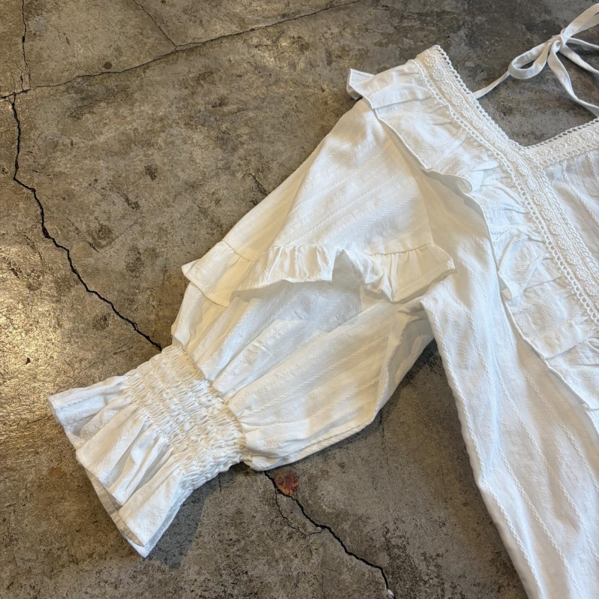 画像3: WHITE COLOR FRILL DESIGN SQUARE NECK TOPS / Ladies M (3)