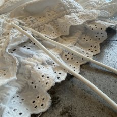 画像11: FRONT GATHER PUNCHING LACE FRILL DESIGN SHORT S/S TOPS / Ladies S (11)