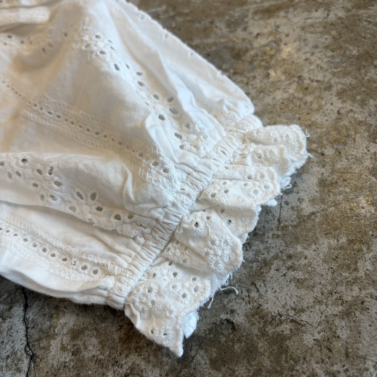 画像6: FRONT GATHER PUNCHING LACE FRILL DESIGN SHORT S/S TOPS / Ladies S (6)