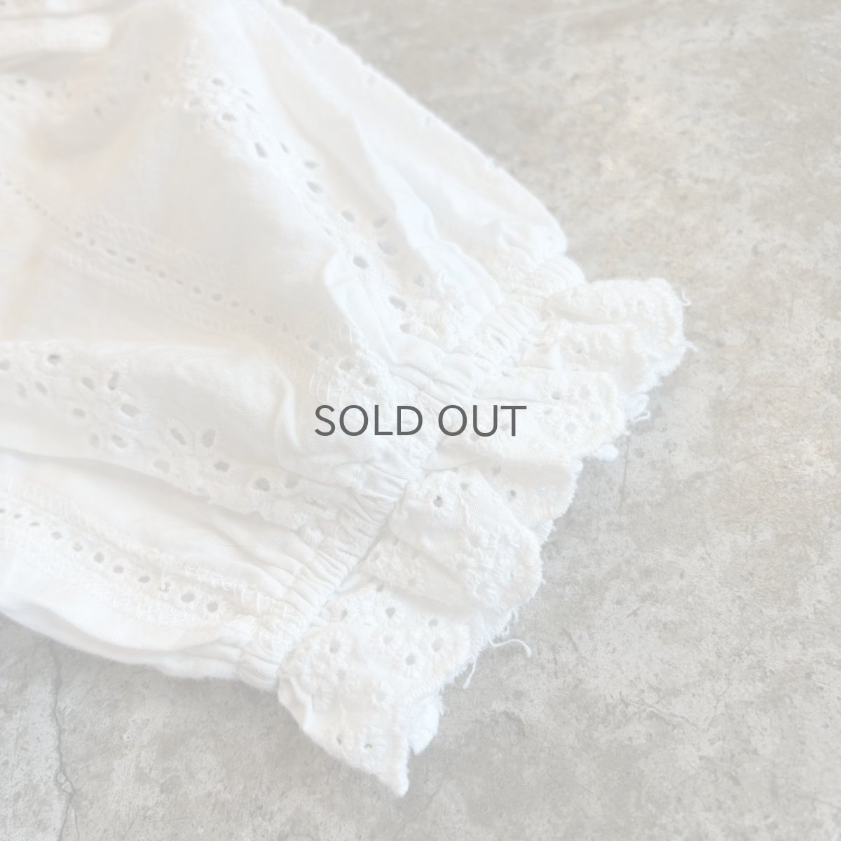 画像6: FRONT GATHER PUNCHING LACE FRILL DESIGN SHORT S/S TOPS / Ladies S (6)