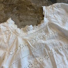 画像9: FRONT GATHER PUNCHING LACE FRILL DESIGN SHORT S/S TOPS / Ladies S (9)