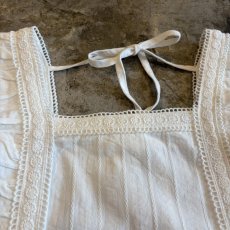 画像4: WHITE COLOR FRILL DESIGN SQUARE NECK TOPS / Ladies M (4)