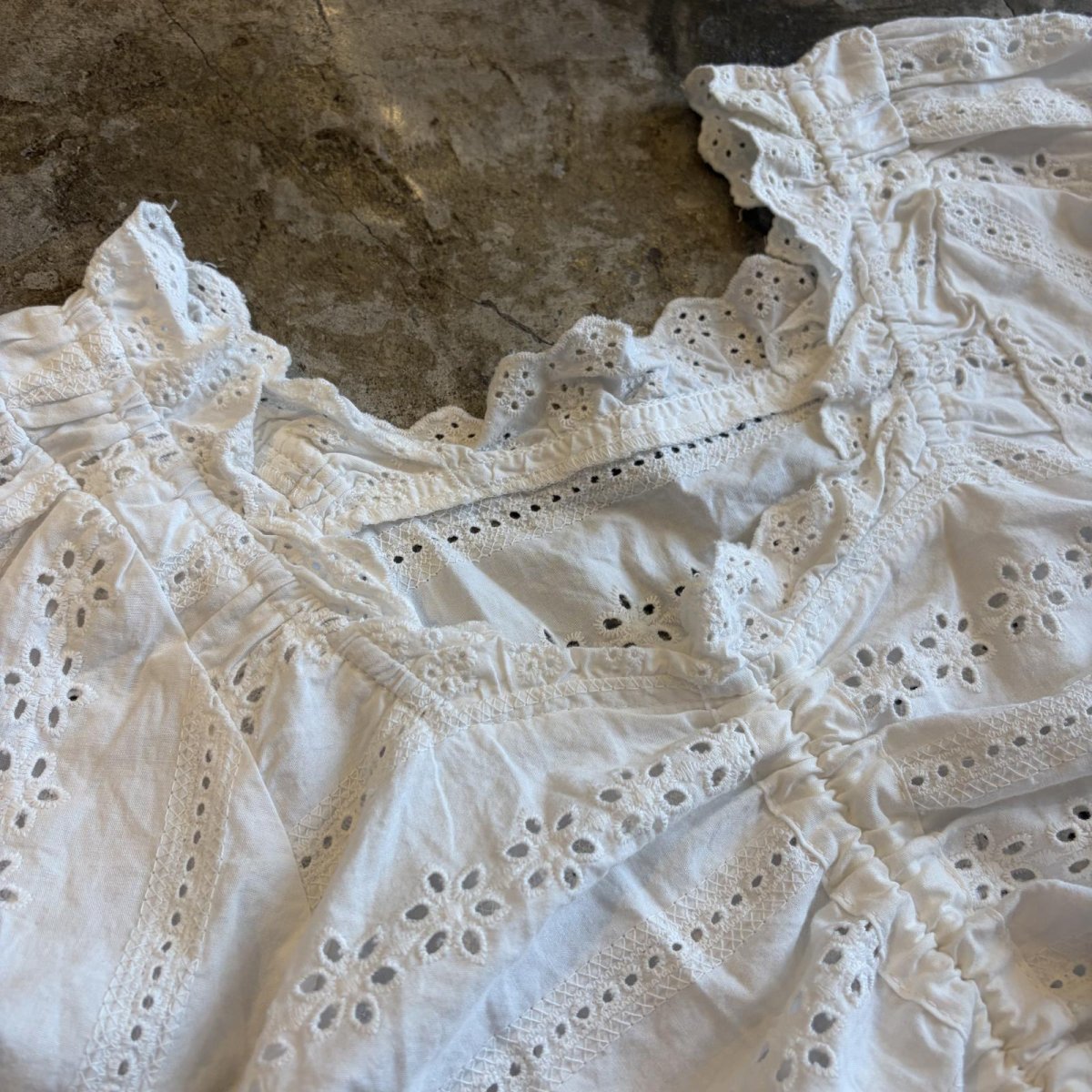 画像3: FRONT GATHER PUNCHING LACE FRILL DESIGN SHORT S/S TOPS / Ladies S (3)