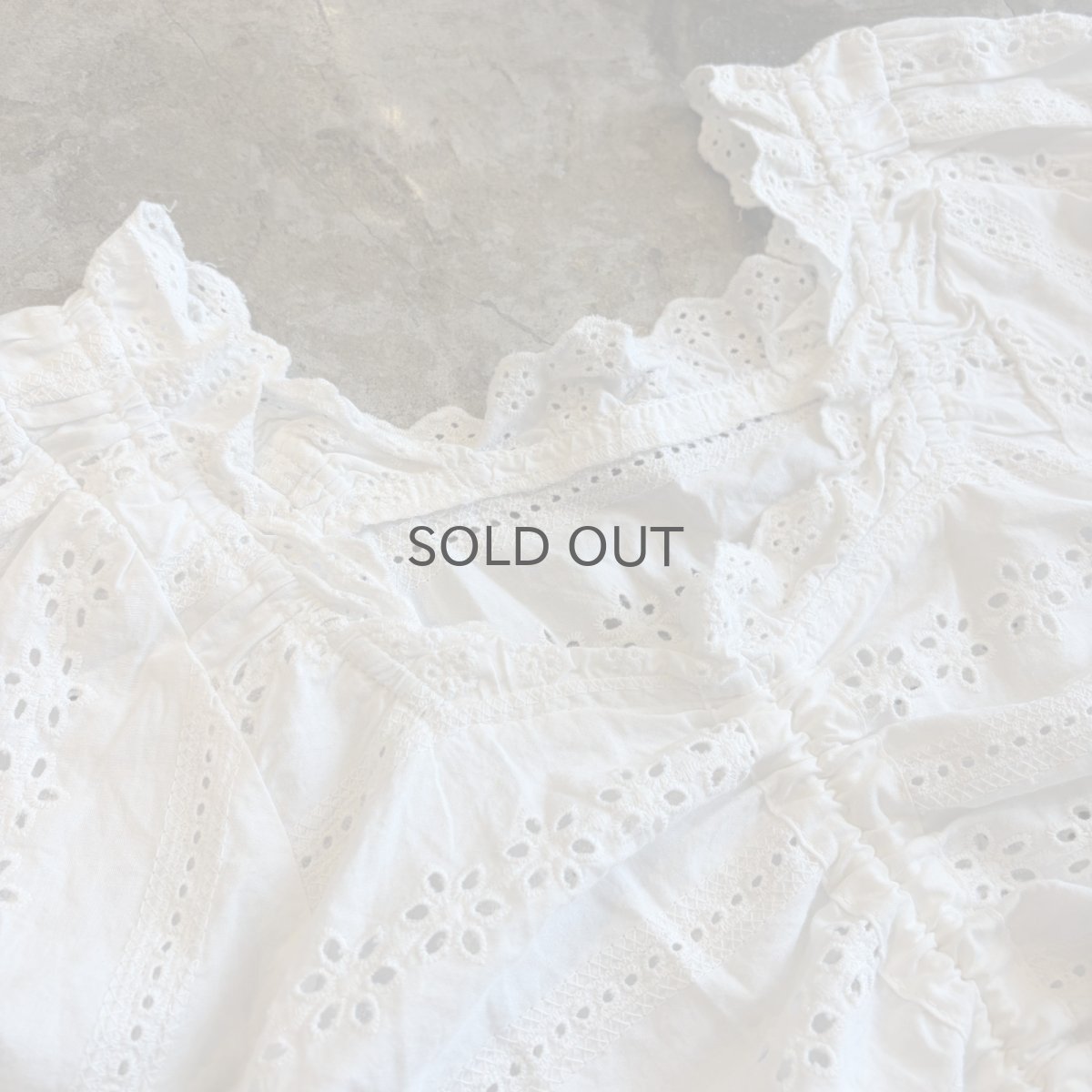 画像3: FRONT GATHER PUNCHING LACE FRILL DESIGN SHORT S/S TOPS / Ladies S (3)
