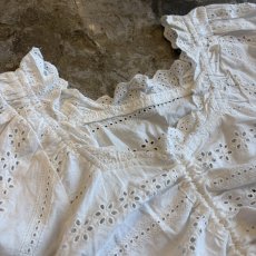 画像3: FRONT GATHER PUNCHING LACE FRILL DESIGN SHORT S/S TOPS / Ladies S (3)