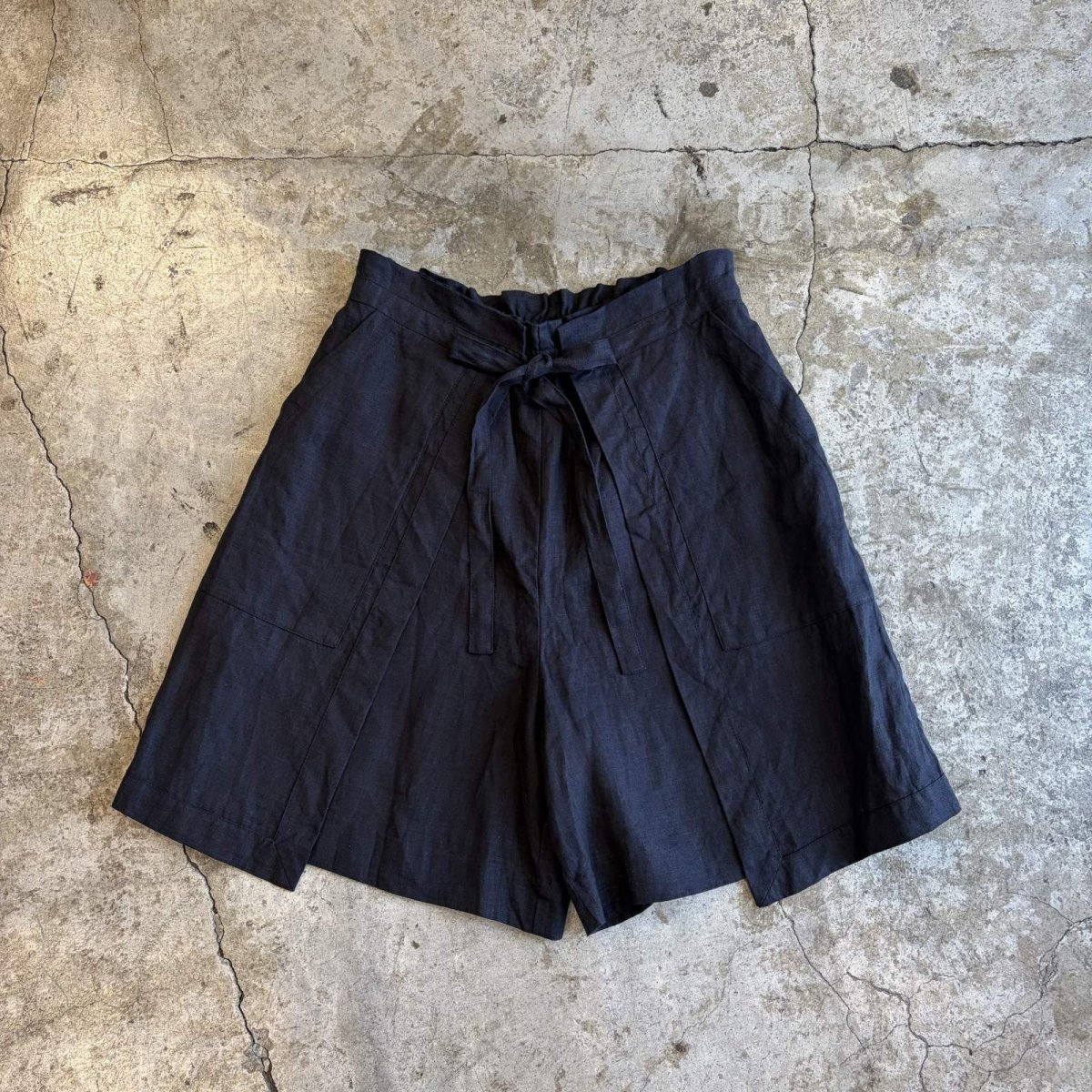 画像1: LAYERED WRAP DESIGN LINEN HALF PANTS / W28~W39 (1)