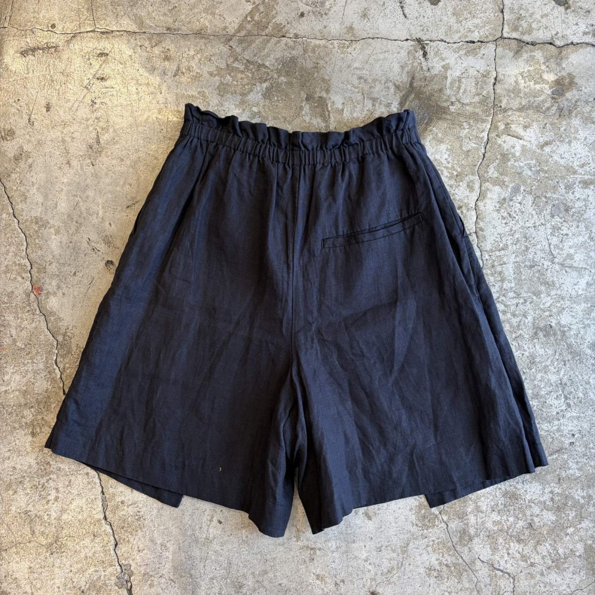 画像2: LAYERED WRAP DESIGN LINEN HALF PANTS / W28~W39 (2)