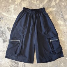 画像1: 【WONDERGROUND】ZIP CARGO POCKET WIDE SILHOUETTE NYLON SHORTS / OS (1)