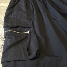 画像5: 【WONDERGROUND】ZIP CARGO POCKET WIDE SILHOUETTE NYLON SHORTS / OS (5)