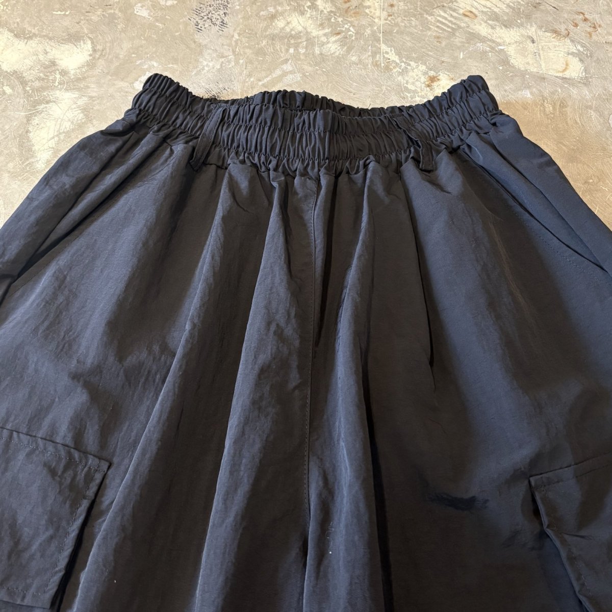 画像10: 【WONDERGROUND】ZIP CARGO POCKET WIDE SILHOUETTE NYLON SHORTS / OS (10)