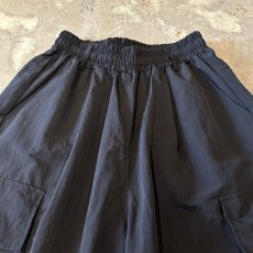 画像10: 【WONDERGROUND】ZIP CARGO POCKET WIDE SILHOUETTE NYLON SHORTS / OS (10)