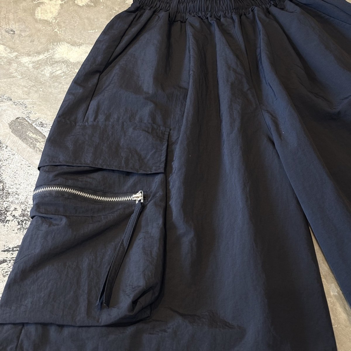 画像7: 【WONDERGROUND】ZIP CARGO POCKET WIDE SILHOUETTE NYLON SHORTS / OS (7)
