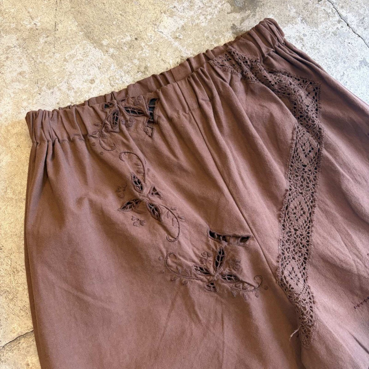 画像3: BROWN COLOR PUNCHING LACE DESIGN PATCHWORK PANTS / W24~W39 (3)