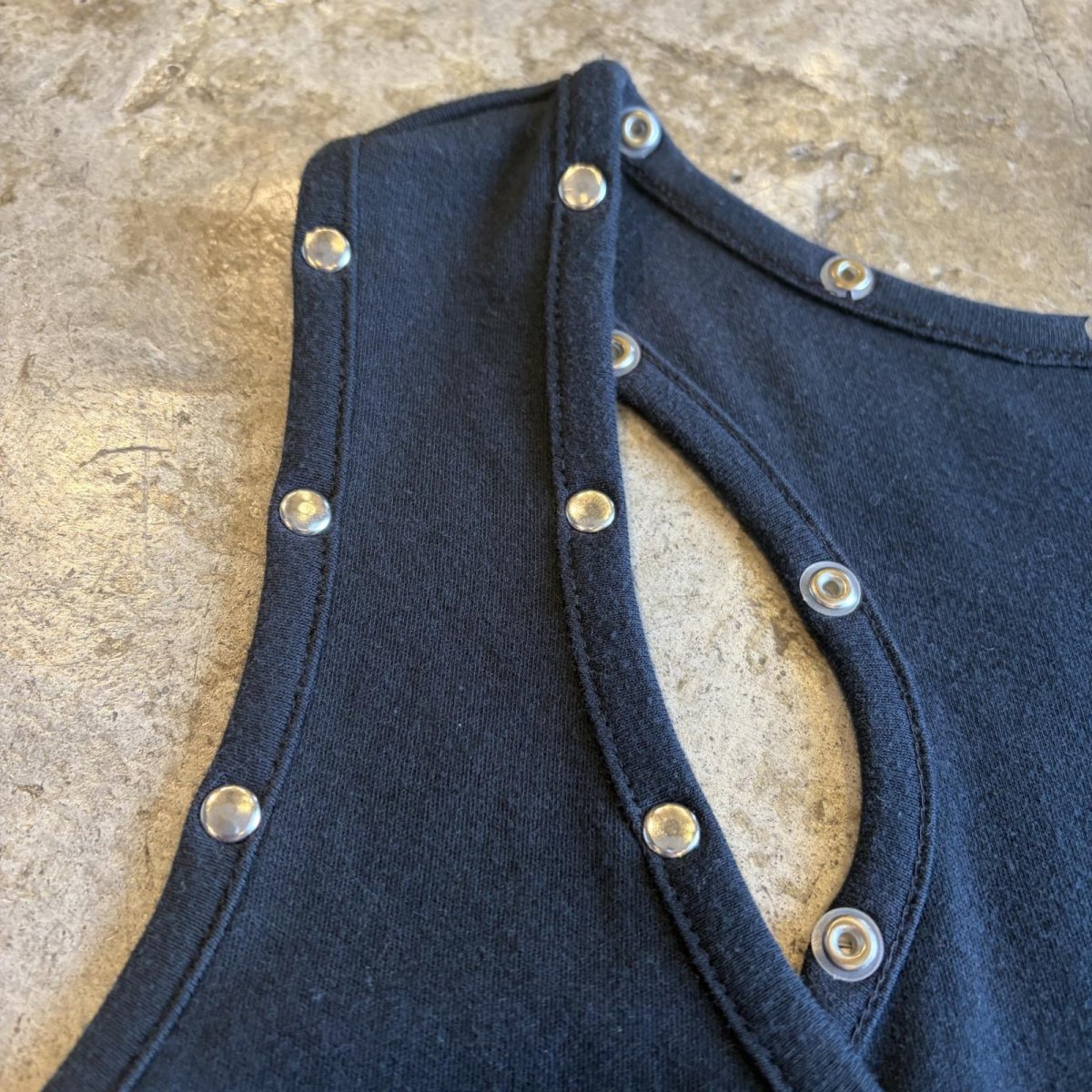 画像4: BLACK COLOR STUDS DESIGN N/S TOPS / Ladies M (4)