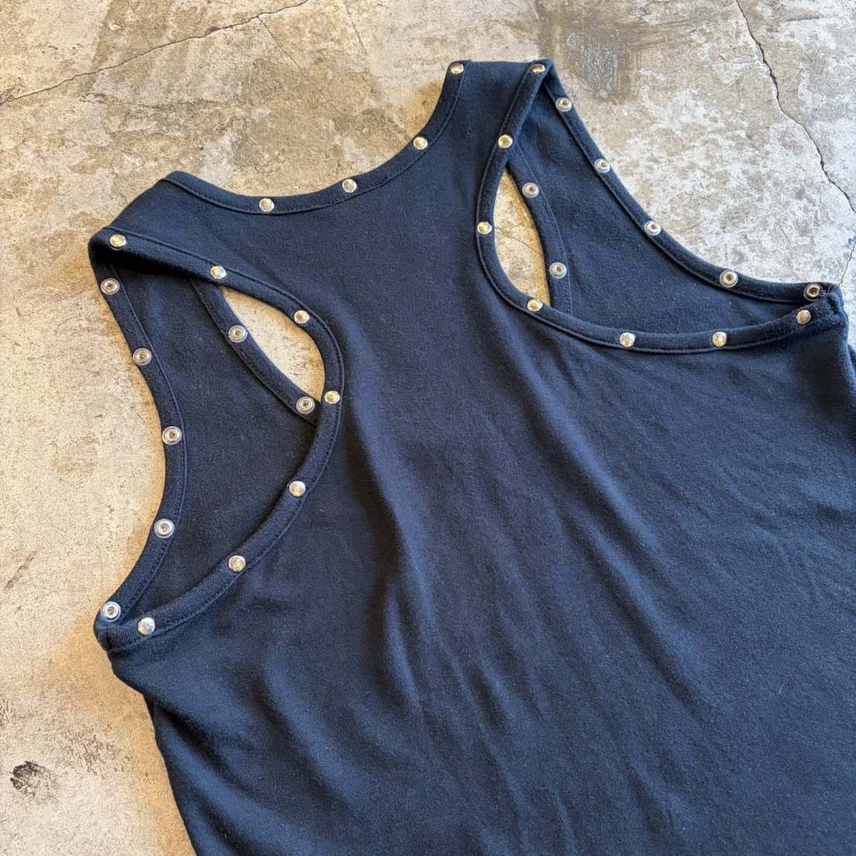 画像7: BLACK COLOR STUDS DESIGN N/S TOPS / Ladies M (7)