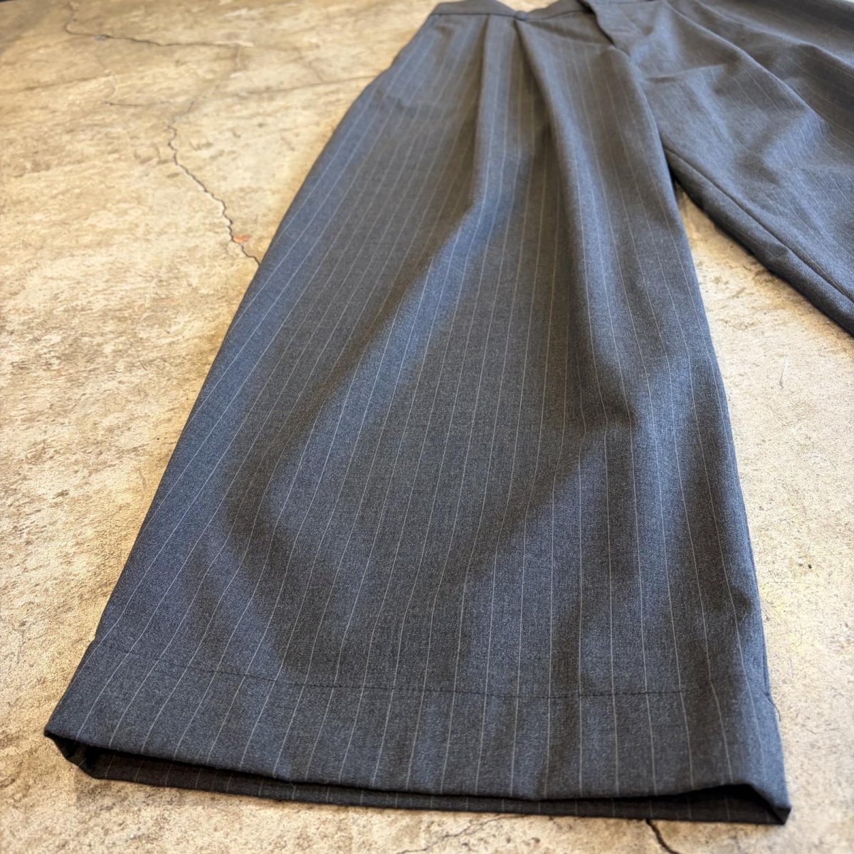 画像4: 【WONDERGROUND】PINSTRIPE PATTERN WIDE SLACKS / GREY / OS (4)