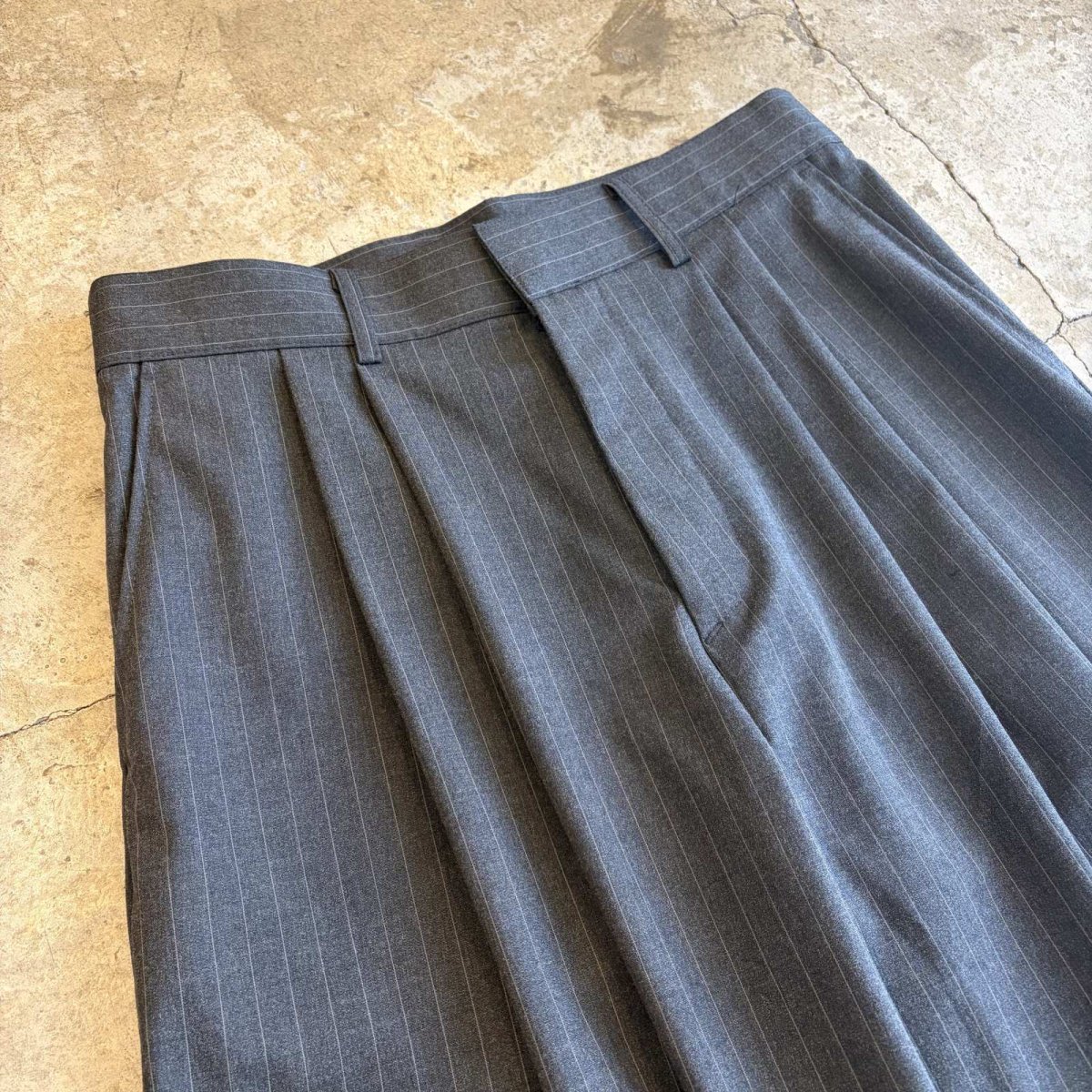 画像3: 【WONDERGROUND】PINSTRIPE PATTERN WIDE SLACKS / GREY / OS (3)