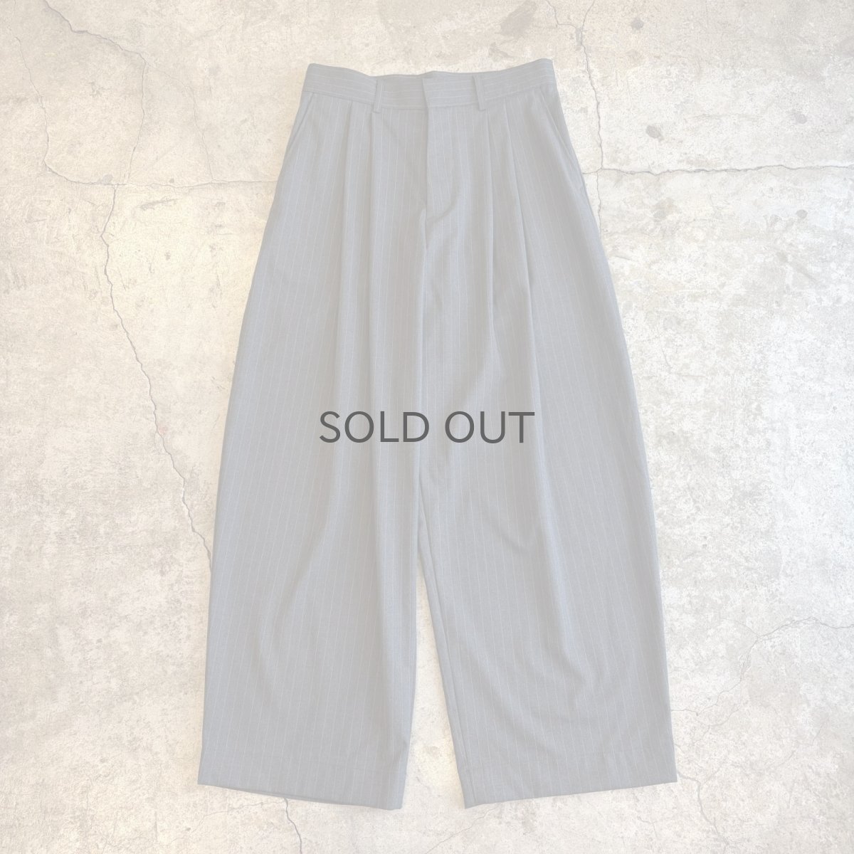画像1: 【WONDERGROUND】PINSTRIPE PATTERN WIDE SLACKS / GREY / OS (1)