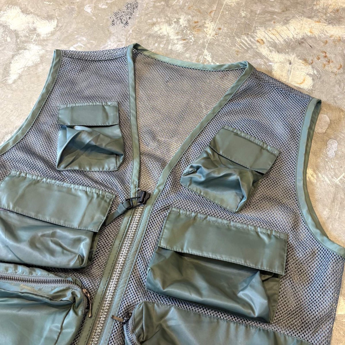 画像4: FRONT MULTI POCKET ZIP UP MESH VEST / Mens L (4)