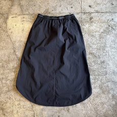 画像2: 【adidas】BLACK COLOR FISH TAIL DESIGN NYLON SKIRT / FREE (2)