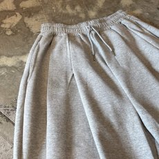 画像3: 【WONDERGROUND】MULTI TUCK WIDE SILHOUETTE COTTON SWEAT SHORTS / GRAY / OS (3)