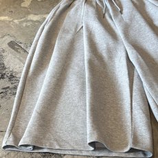 画像7: 【WONDERGROUND】MULTI TUCK WIDE SILHOUETTE COTTON SWEAT SHORTS / GRAY / OS (7)