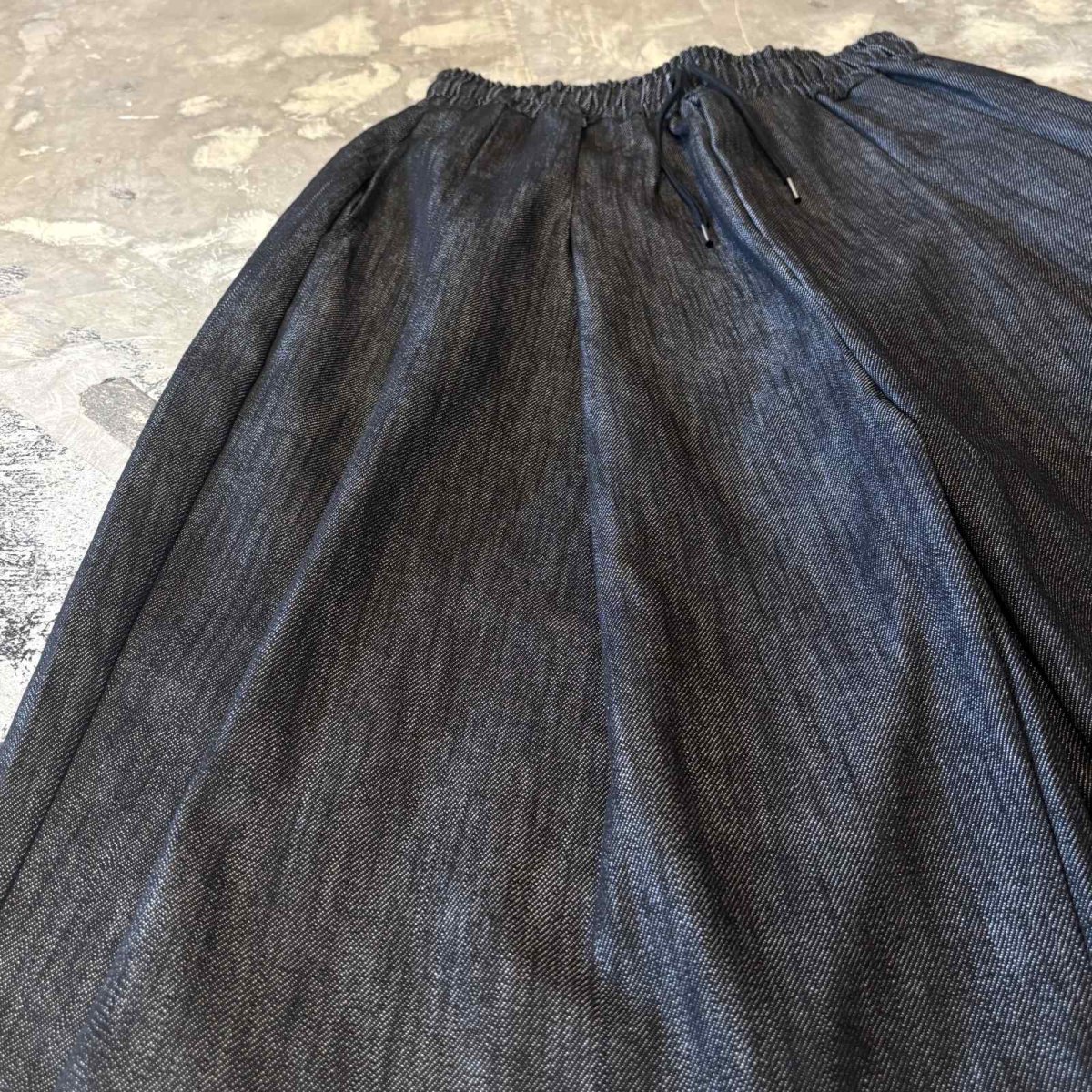 画像7: 【WONDERGROUND】MULTI TUCK WIDE SILHOUETTE DENIM SHORTS / BLACK / OS (7)