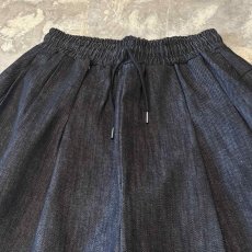 画像10: 【WONDERGROUND】MULTI TUCK WIDE SILHOUETTE DENIM SHORTS / BLACK / OS (10)
