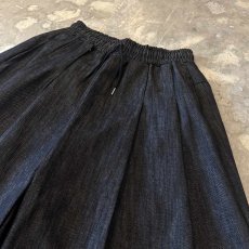 画像4: 【WONDERGROUND】MULTI TUCK WIDE SILHOUETTE DENIM SHORTS / BLACK / OS (4)