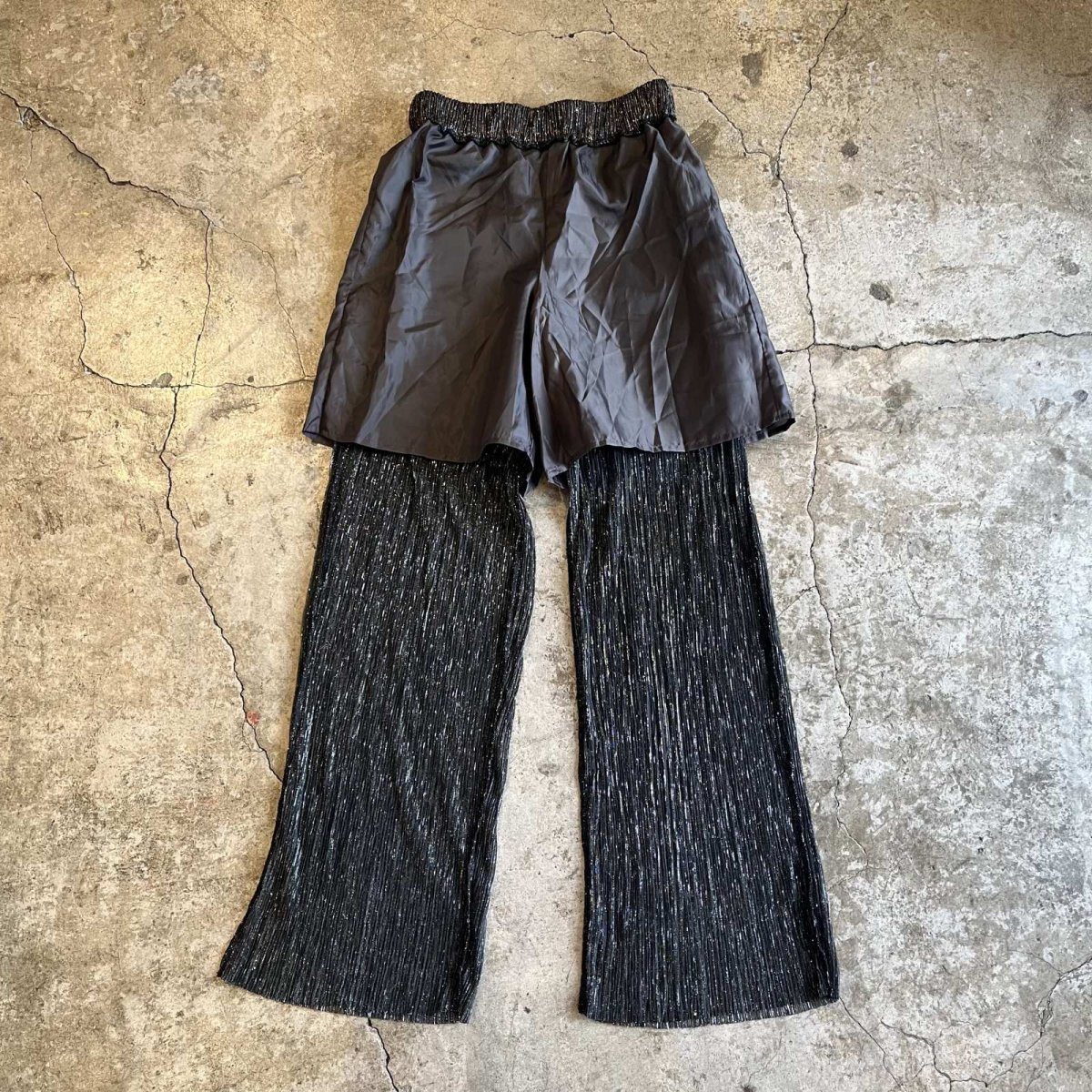 画像3: BLACK COLOR SILVER GLITTER PLEATS DESIGN SHEER PANTS / W25~W29 (3)