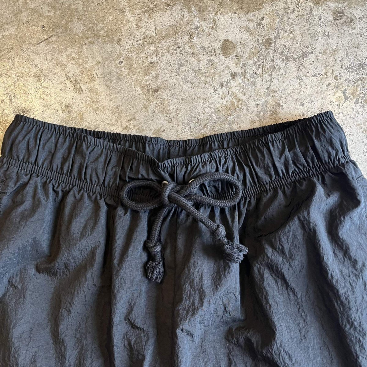 画像6: 【NIKE】BLACK COLOR POINT PATCH EMBROIDERY DESIGN NYLON HALF PANTS / FREE~W33(S) (6)