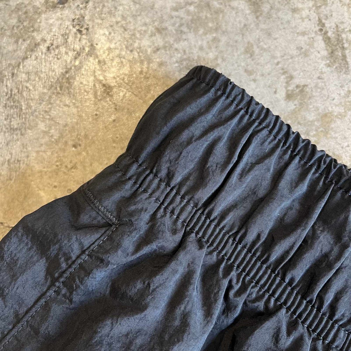 画像7: 【NIKE】BLACK COLOR POINT PATCH EMBROIDERY DESIGN NYLON HALF PANTS / FREE~W33(S) (7)