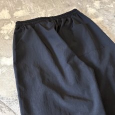 画像9: 【WONDERGROUND】WAVE NOTCH PATTERN NYLON PANTS / BLACK / OS (9)