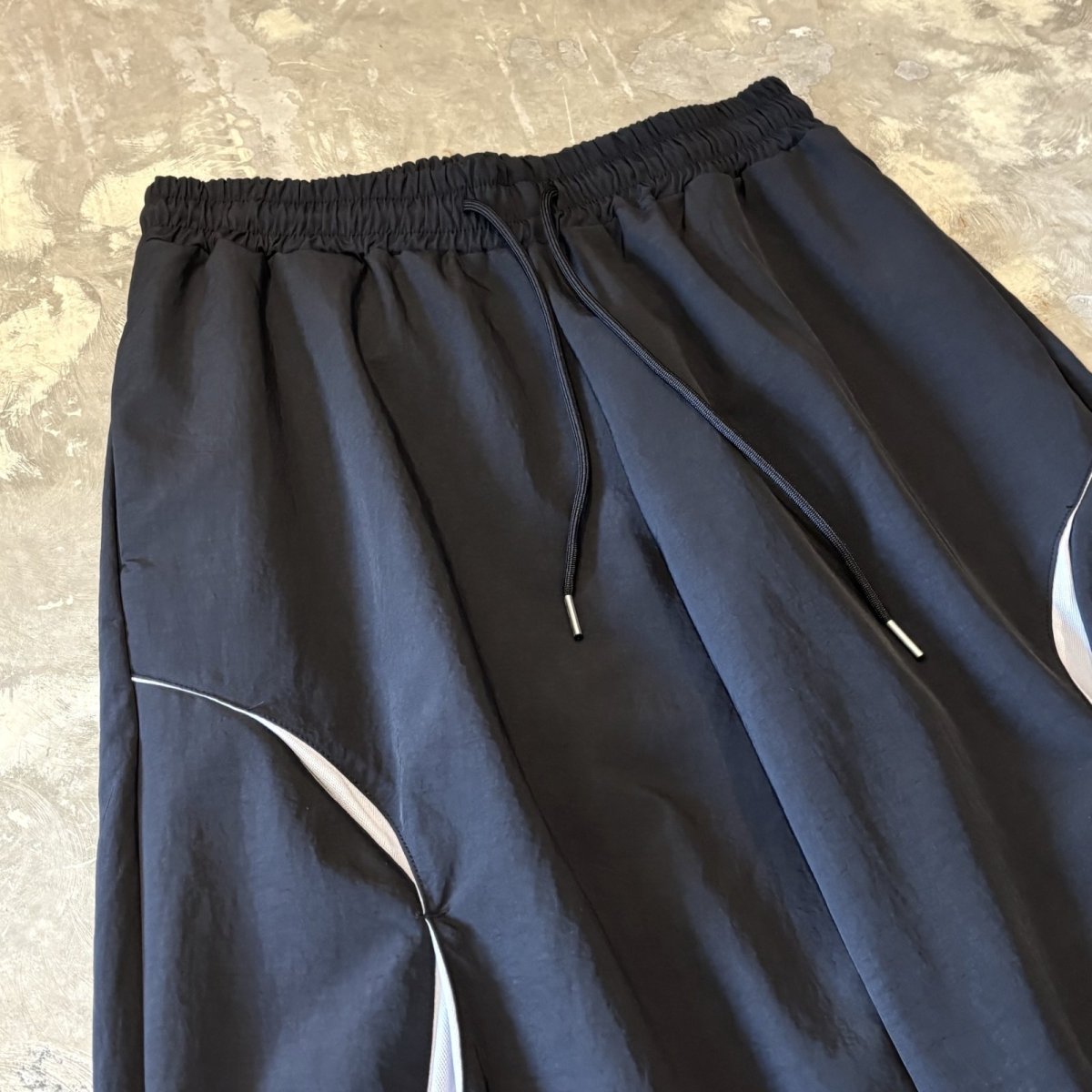 画像3: 【WONDERGROUND】WAVE NOTCH PATTERN NYLON PANTS / BLACK / OS (3)