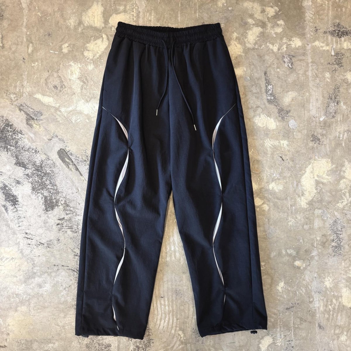 画像1: 【WONDERGROUND】WAVE NOTCH PATTERN NYLON PANTS / BLACK / OS (1)