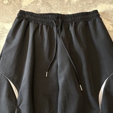 画像10: 【WONDERGROUND】WAVE NOTCH PATTERN NYLON PANTS / BLACK / OS (10)