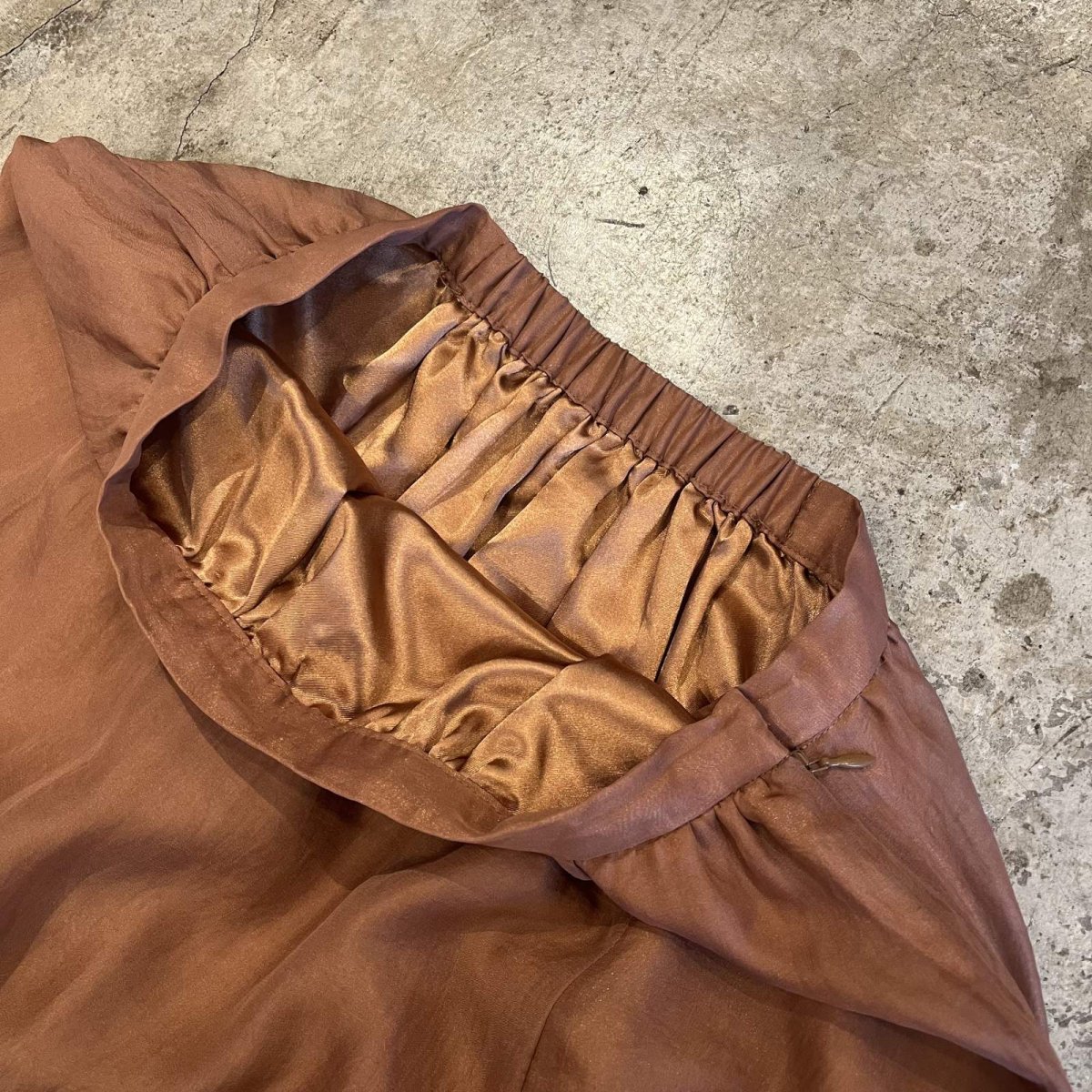 画像8: BROWN COLOR FLARE DESIGN SHEER LONG SKIRT / W25~W29 (8)