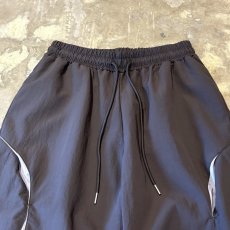 画像10: 【WONDERGROUND】WAVE NOTCH PATTERN NYLON PANTS / CHARCOAL / OS (10)