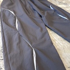 画像5: 【WONDERGROUND】WAVE NOTCH PATTERN NYLON PANTS / CHARCOAL / OS (5)